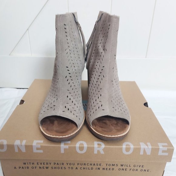Tom's Majorica Ankle Boot  Peep Toe Perforated Leaf Suede Taupe Peep Toe Size 11 - Picture 2 of 6